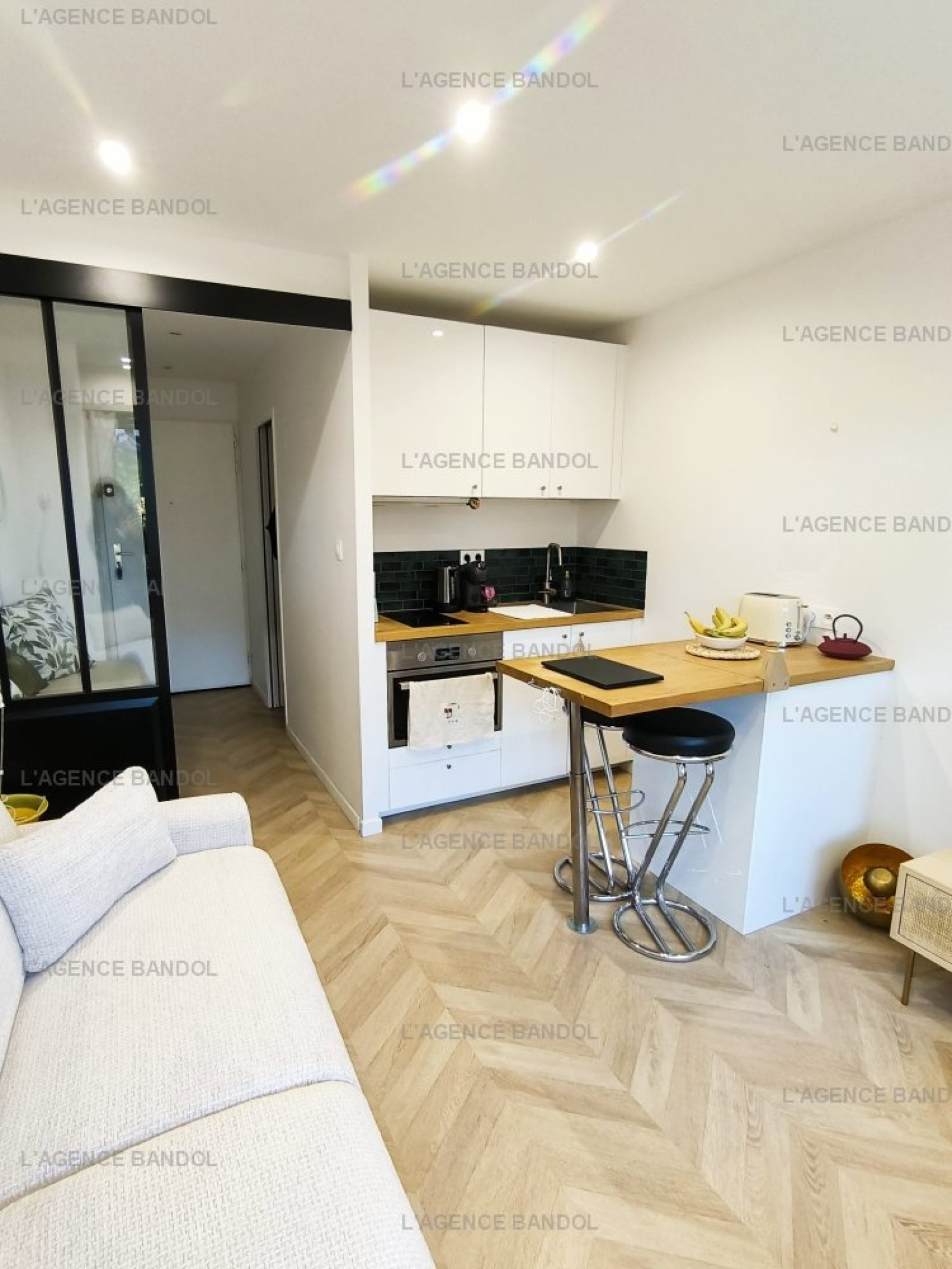 Image_3, Studio, Bandol,
                                ref :LAN249